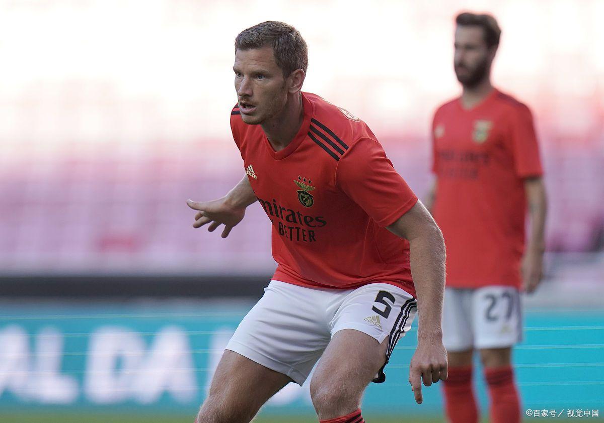 九游体育-包含今晚法甲传出新动向，本菲卡更衣室发声，管理层表态：气氛紧张，训练强度明显提升的词条