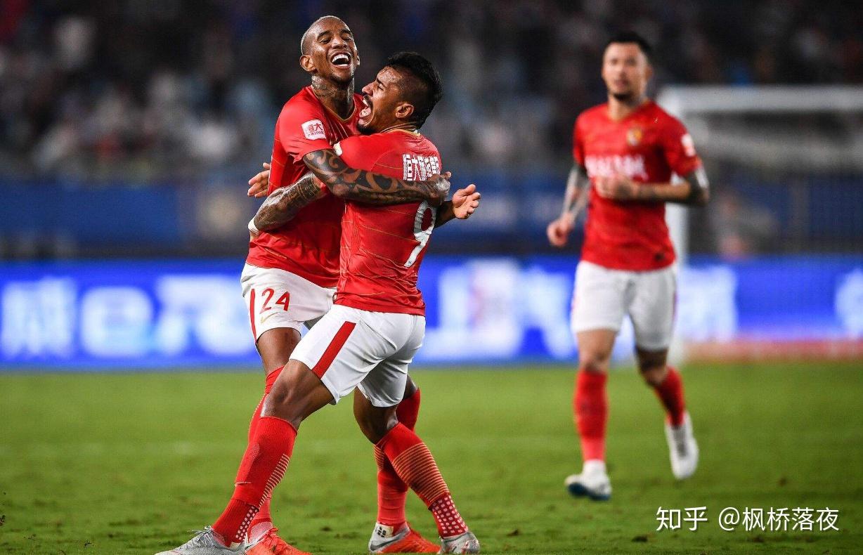 洛杉矶湖人训练开放日；今晚防线松动引欢呼；亚冠在即；年轻球员得到机会的简单介绍